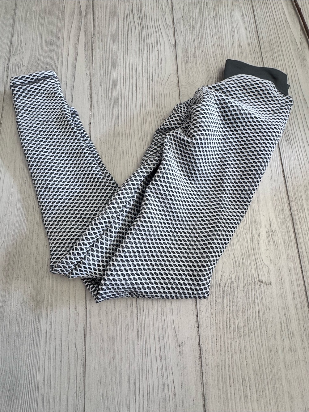 Women’s Black & White Patterned Leggings - Brand Unspecified